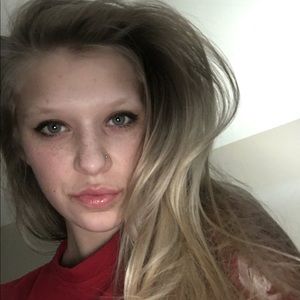 Meet your Posher, Caitlin